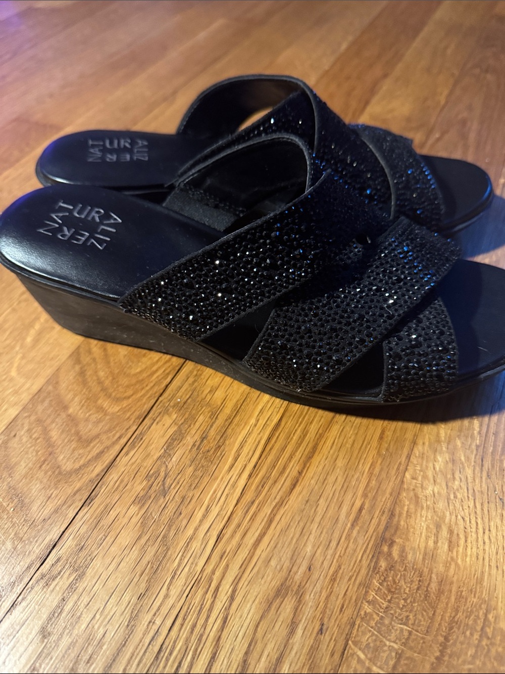 🐷 Naturalizer Black Rhinestone Wedge Slip On Sandals - Picture 4 of 9
